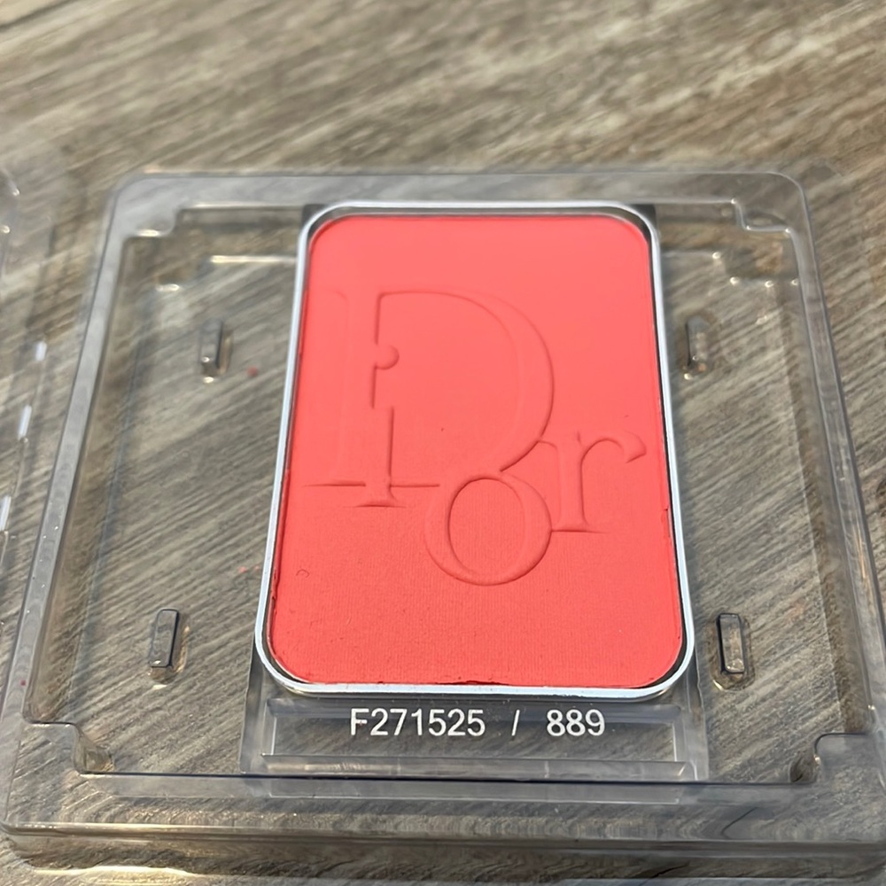 diorblush vibrant colour powder blush # 889 new red
